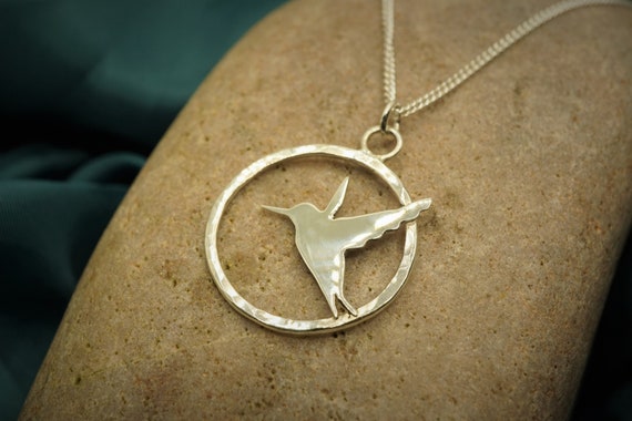 Circular hummingbird pendant