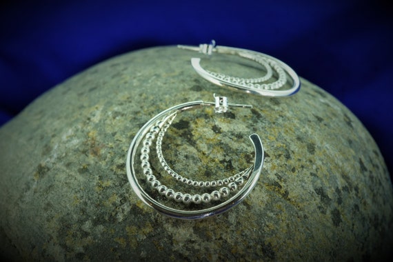 Decorative hoop earrings in 925 Sterling Silver with beaded details