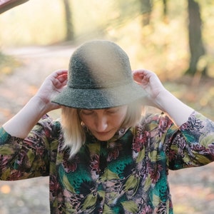 Elegant Vintage Felted Hat image 4