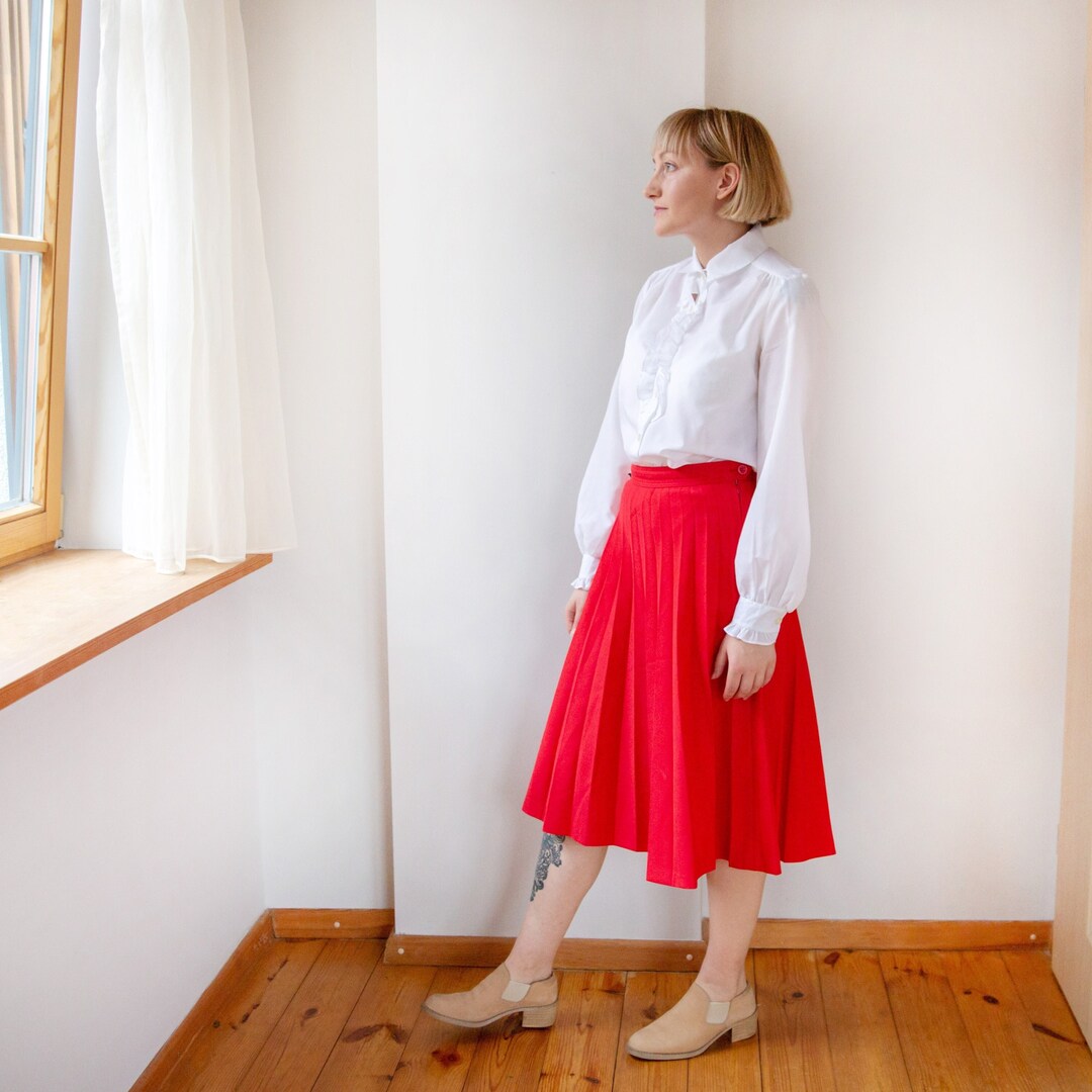Red embroidered wool A-line skirt A110