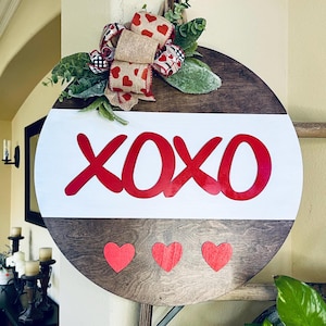 Valentine&#39;s Wood Door Hanger: XOXO Heart Welcome Sign