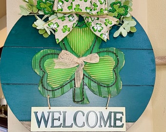 St Patrick's Day Welcome Sign, Door Hanger, Door Decoration, Farmhouse Door Decor, Wood Round Wreath