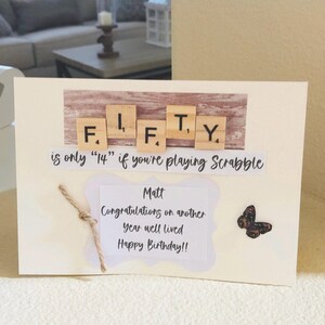 Cartão de aniversário de 50 anos de Scrabble, cartão de aniversário personalizado, cartão de peças de Scrabble, cartão de felicitações divertido