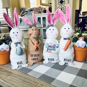 Personalisierter Osterhase, Hase mit hinzugefügtem Namen, Osterkorbhase, benutzerdefinierter Osterhase, stehender Hase, Osterdekor