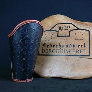 Arm warmer pattern. Leather