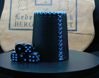 Würfelbecher, schwarz, blau