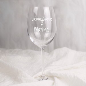 Leonardo wine glass engraving with your very own personal text and heart image 9