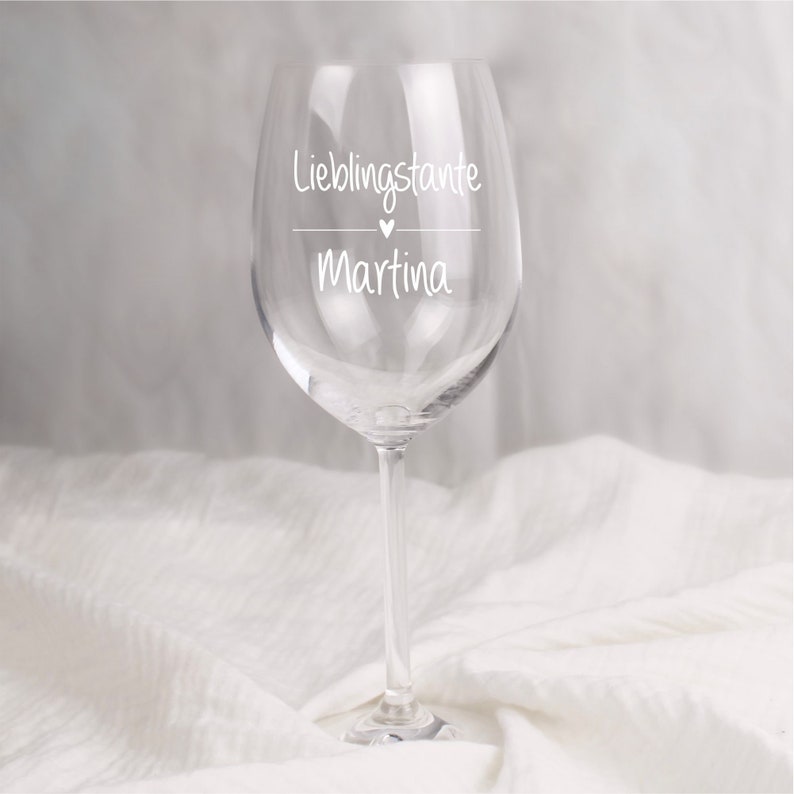 Leonardo wine glass engraving with your very own personal text and heart image 9