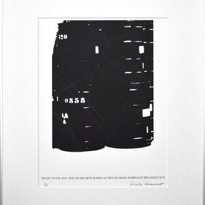 May include: Black and white abstract art print with the text "PROJET POUR 2020 - SITE DE DECHETS RADIO-ACTIFS DE MONS-BORINAGE BELGIQUE-SUD." and the signature "Gile manart" at the bottom.