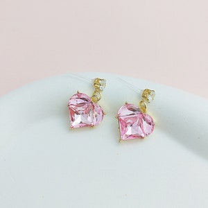 Glass pink hearts earrings, Hypoallergenic Earrings, plastic earrings, Earrings For Sensitive Ears, Stud Earrings, drop earrings