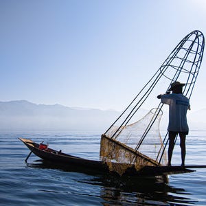 Stampa di un pescatore del lago Inle / Stampa di fotografia del Myanmar / Foto di pesca tradizionale birmana