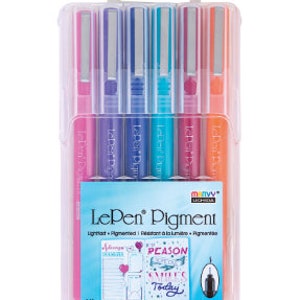 May include: A set of six LePen Pigmenti lightfast, pigmented markers in a clear plastic case. The markers are in the colours pink, purple, blue, turquoise, light pink, and orange.