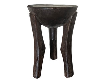Afrikanischer Hocker, Dreibeiniger Tisch, Einzigartiger Akzenttisch, Pflanzentisch, Senufo Hocker