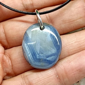 Minimalistischer echter Saphir September Birthstone Anhänger, Saphir Halskette, perfektes Geschenk für Muttertag, Saphir, Geburtstagsgeschenk für sie,