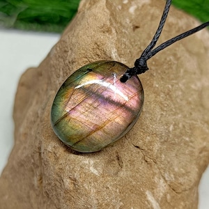 Natural Labradorite Stone Pendant Necklace: Energy Gemstone, 22x18mm