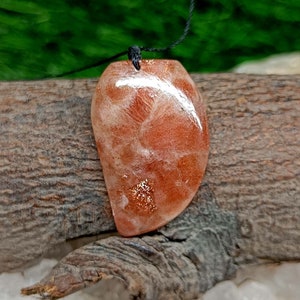 Collier en pierre de soleil naturelle pour femme, pendentif en pierre de soleil, cadeau de collier avec pierre de naissance de mars pour elle, véritable pierre précieuse, longueur réglable,