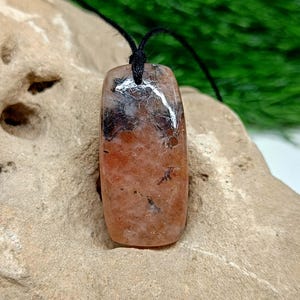 ブラッドショットジュエリー、アイオライトサンストーンネックレス、レインボーコンフェッティ、ウォーターサファイア、コーディエライトネックレス、クリスタルペンダントアイオライト、アイオライトペンダント、