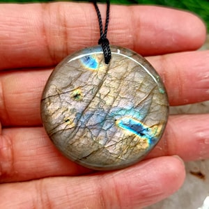 Labradorite Stone Pendant Necklace: Energy Healing Gemstone