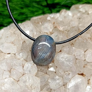 Minimalistischer echter Saphir September Birthstone Anhänger, Saphir Halskette, perfektes Geschenk für Muttertag, Saphir, Geburtstagsgeschenk für sie,