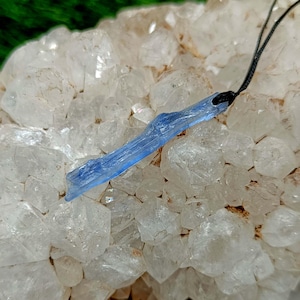 Blue Kyanite Pendant Necklace: Relaxing Grounding Stone Jewelry