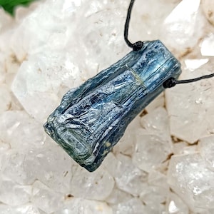 Blue Kyanite Pendant Necklace: Relaxing Grounding Stone Jewelry