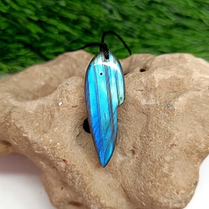 Labradorite Stone Pendant Necklace: Energy Gemstone Healing Crystal