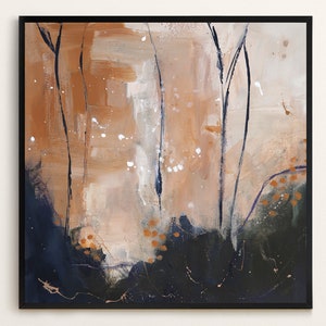 Peut inclure: Peinture abstraite aux couleurs brunes, beiges et bleues. La peinture pr&eacute;sente des coups de pinceau et des &eacute;claboussures de peinture, cr&eacute;ant un effet textur&eacute;. La peinture est encadr&eacute;e dans un cadre noir.