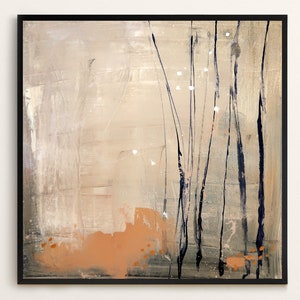 Peut inclure: Peinture abstraite avec un fond beige et des coups de pinceau noirs. La peinture a une zone brun clair en bas avec de petits points bruns.