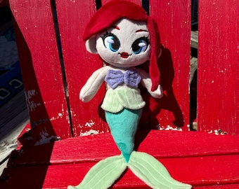 Peluche de sirena chibi - Cola verde y pelo rojo - 33 cm
