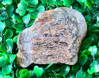 Thousand Layer Garden Quartz Lodolite Quartz Crystal Raw Garden Quartz Specimen Manifestation Stone for Grounding, Abundance