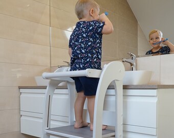 Tour d’apprentissage pour les enfants. Tabouret d’aide Montessori. Tabouret de tour pour enfants, aide à l’activité, escabeau de cuisine.