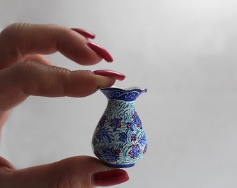 Handmade Minakari Enamel Vase: Miniature Floral Art (1.4x1 In)