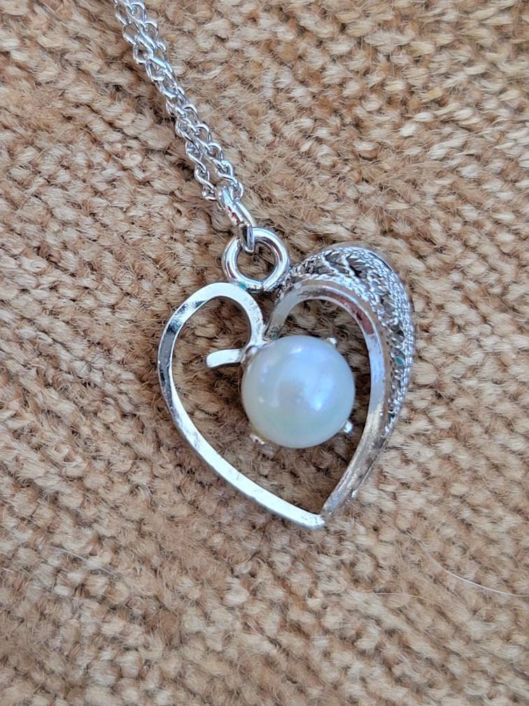 ネックレス・ペンダント VERY VINTAGE WHITE QUARTZ SILVER HEART PENDANT NECKLACE Vintage Heart Pendant with White stones Sterling Silver 925