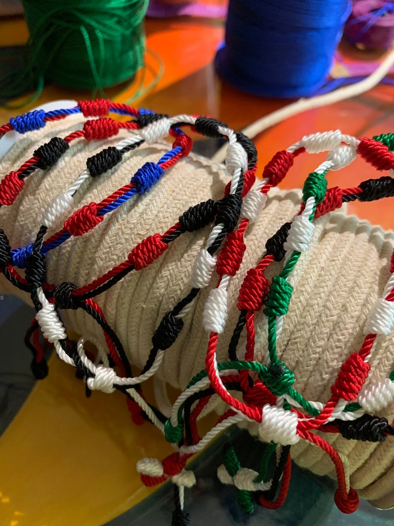 Two color 10 knots decenario bracelet