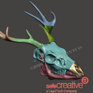 Puede incluir: Una escultura de cráneo de ciervo multicolor con un cráneo verde azulado, una nariz de oro metálico, una mandíbula rosa y astas segmentadas en tonos verde claro, beige y azul claro. Aparece el texto 2026 y safecreative a LegalTech Company.