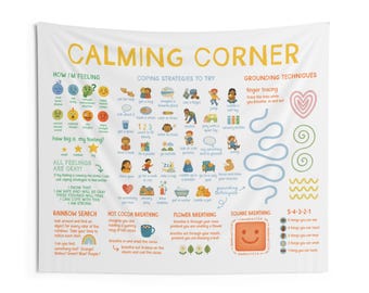 Könnte beinhalten: Weiße Wandtapisserie mit den Worten "CALMING CORNER" in Gelb. Die Tapisserie zeigt Illustrationen und Texte über Gefühle, Bewältigungsstrategien und Erdungstechniken. Enthält eine Regenbogen-Suche und Atemübungen.
