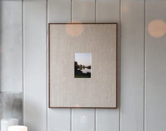 Linen passepartout with 40x50 wooden wenge frame