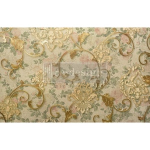 Puede incluir: Una transferencia decorativa con un dise&ntilde;o floral vintage. El fondo presenta un patr&oacute;n floral descolorido en rosa, verde y crema. Adornos y acentos florales dorados adornan el fondo. El texto "re-design" es visible.