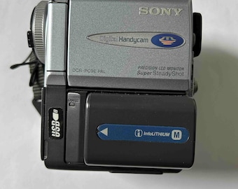 Sony DCR-PC9E Digital Handycam Mini DV Digital Video Camera