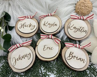 Ornement de tranche de bois personnalisé | Décoration de Noël personnalisée en famille | Décoration rustique des Fêtes | ornement d'arbre de ferme | Cadeau souvenir de famille