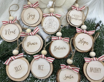 Ornement de tranche de bois personnalisé - Ornement de Noël familial personnalisé - Décoration d'arbre de ferme rustique - Cadeau souvenir de famille