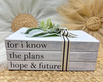 Farmhouse Bible Book Stack Decor – Jeremiah 29:11 – Christian Scripture Gift for Women