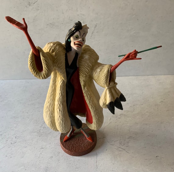 101 dalmatians cigarette holder Glenn Close Kept Her Cruella de Vil Costumes from This item coordinates well with a pillbox hat disney villainess cigarette holder gif