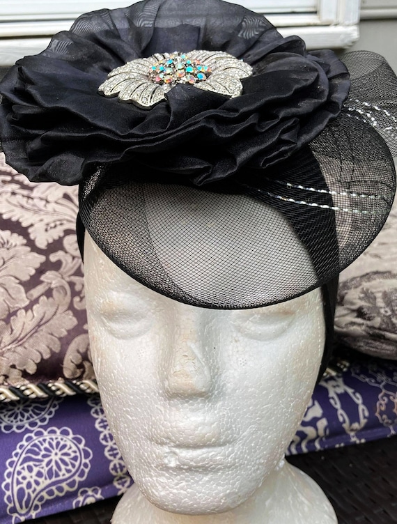 Black net hat rose flower fascinator vintage netti… Gem
