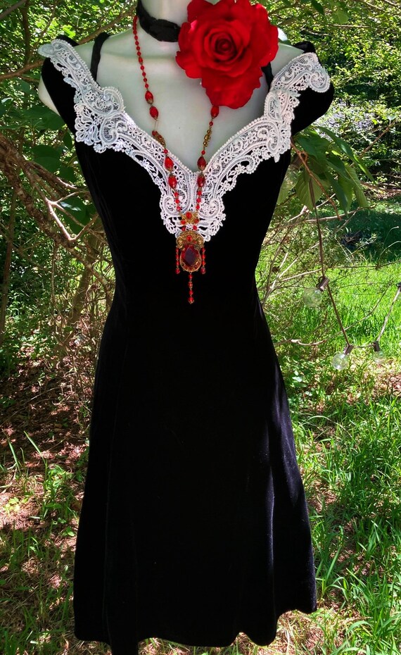 Black velvet dress white embroidery  vintage witc… - image 6