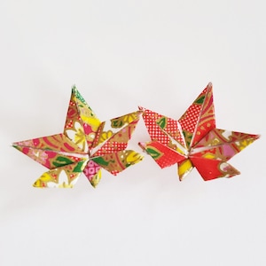 Origami japanische Ahornblatt Ohrstecker, japanische Ahornblatt Ohrringe, japanische Washi Papierschmuck, Japan-inspiriert, Geschenk für sie, Herbst Schmuck
