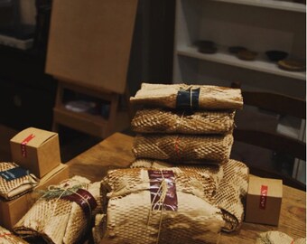 Eco-Friendly Gift Wrap Service with Honeycomb Paper and Hemp Rope