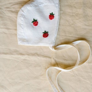 Strawberry Dress set Linen sundress with bonnet red Embroidery clothing for Toddler Victorian style baby clothes Pink gift ideas for newborn Bonnet