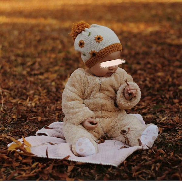 Chapeau tricoté à la main Tournesol Broderie vêtements Cadeau fait main pour bébé Vêtements de printemps de garçon Béret au crochet pour enfant à thème fleur anniversaire