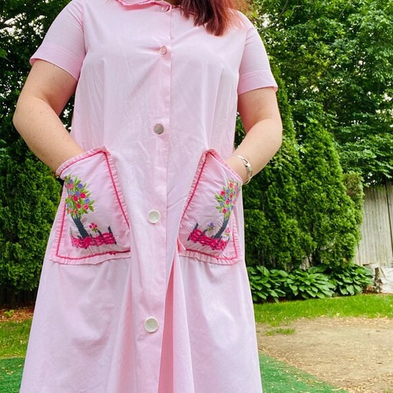 Vintage pink housecoat with tree embroidery Gem